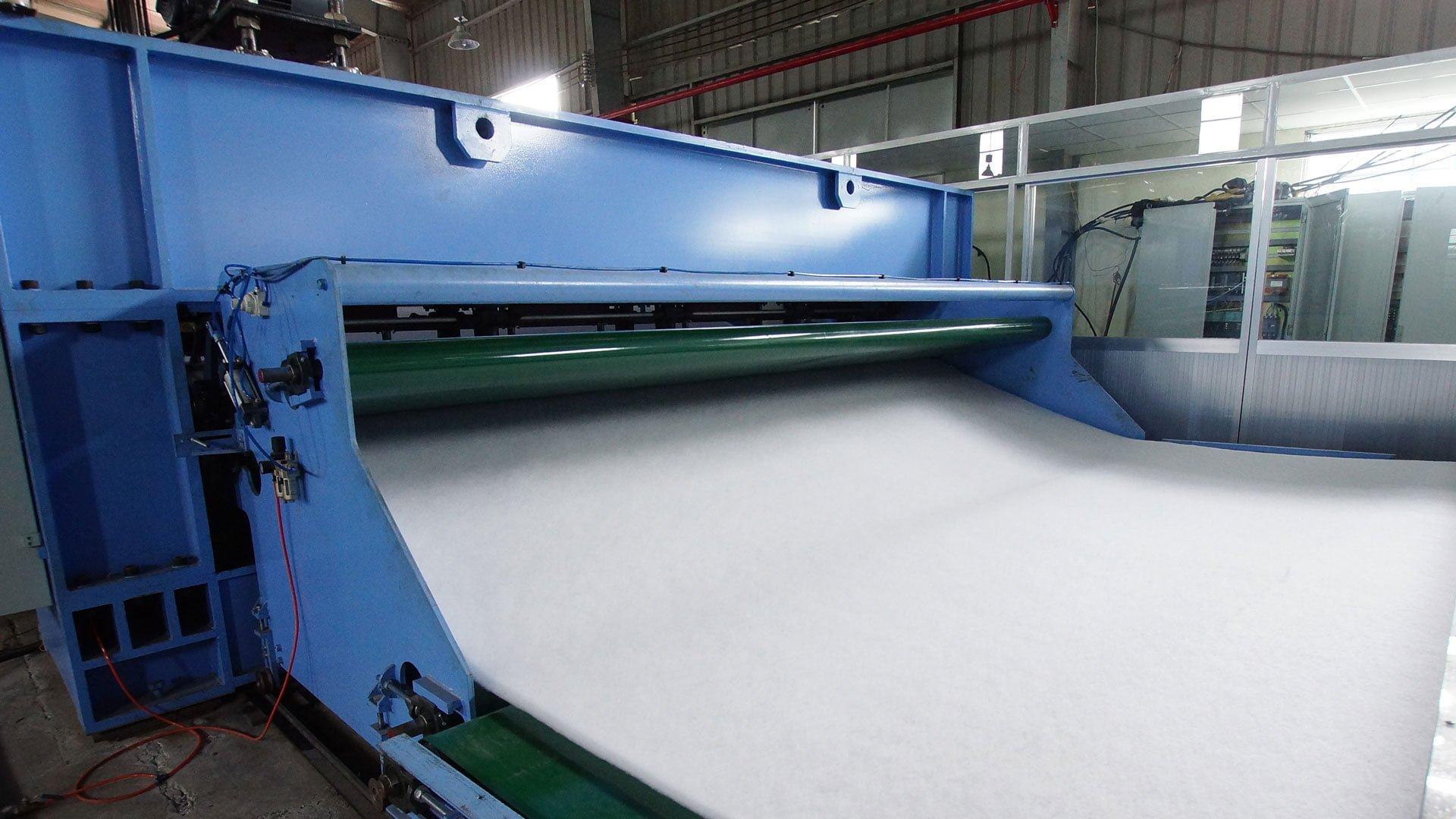 Cấu trúc sợi vải địa kỹ thuật không dệt dạng xuyên kim với các liên kết sợi ngẫu nhiên và độ dày đồng đều